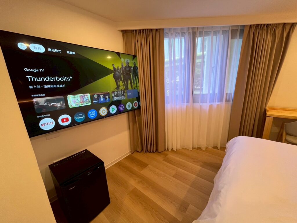 浮逸旅館70吋智慧電視，可看Netflix